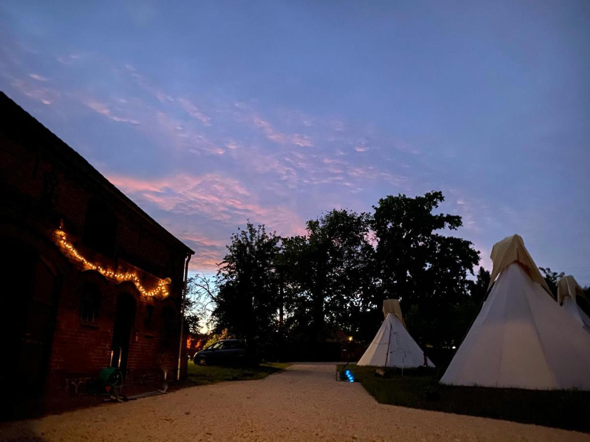 Hotel Kuckunniwi Tipidorf Tauche Exteriér fotografie